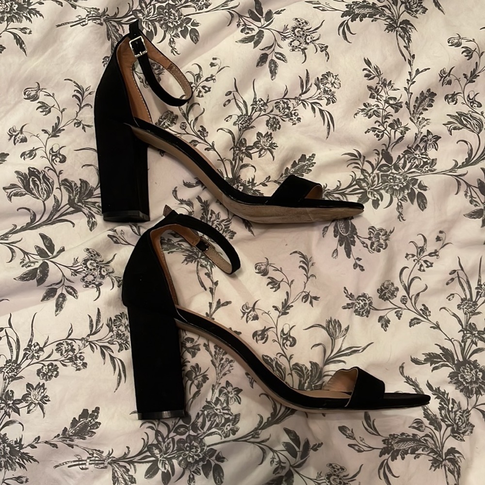 Heels - Picture 3 of 3